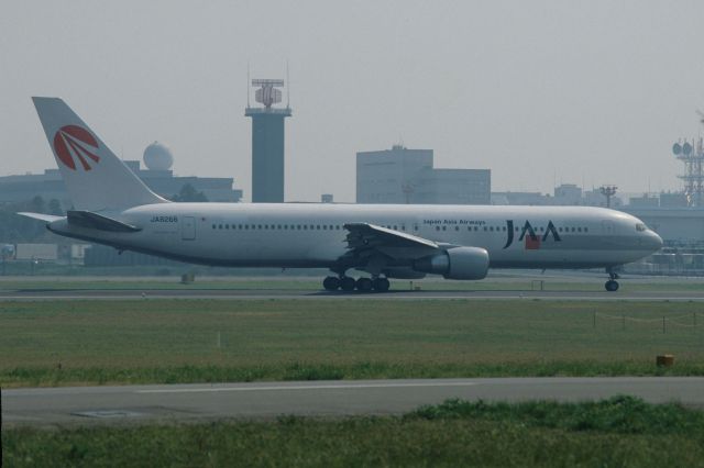 BOEING 767-300 (JA8266) - Departure at Narita Intl Airport Rwy16R on 1997/04/13