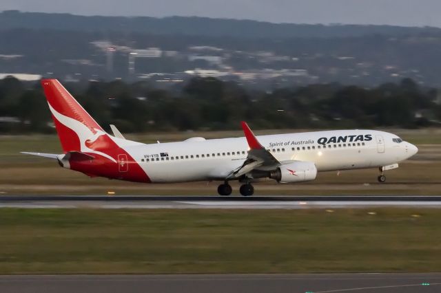 Boeing 737-800 (VH-VYB) - ADELAIDE AIRPORT, SATURDAY MAY 28, 2022