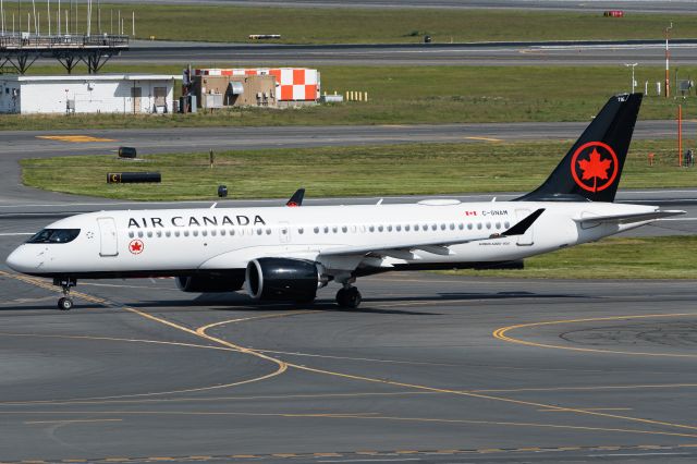 Airbus A220-300 (C-GNAM)