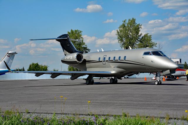 Bombardier Challenger 300 (C-GFCB)