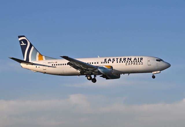 BOEING 737-400 (N807TJ)