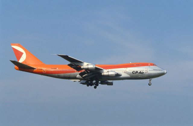 Boeing 747-200 (C-FCRE) - Final Approach to Narita Intl Airport Rwy16 on 1985/08 "Empress of Australia"