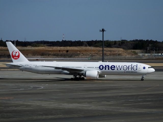 BOEING 777-300 (JA732J)