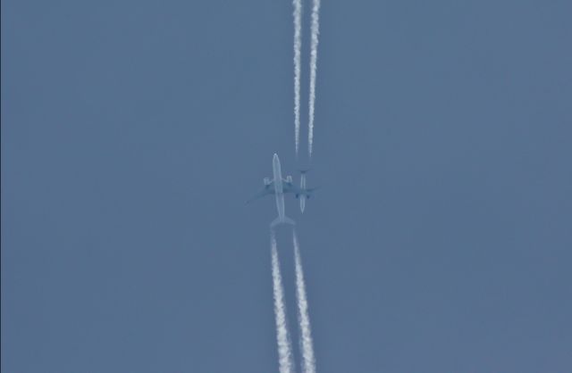 Boeing 777-200 (F-GSPK) - As Air France flight 438 heads south at 36,000 feet she passes C-FTCZ at 37,000 feet heading north as CanJet flight 729