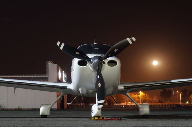 Cirrus SR-22 (XB-NNG)