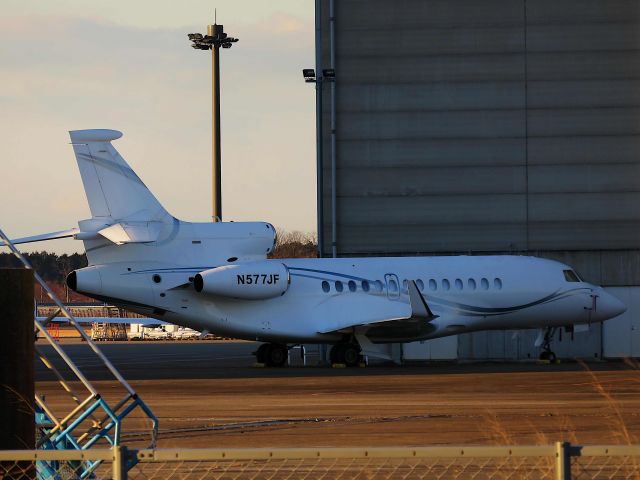 Dassault Falcon 7X (N577JF) - I take a picture on Dec 18, 2017.