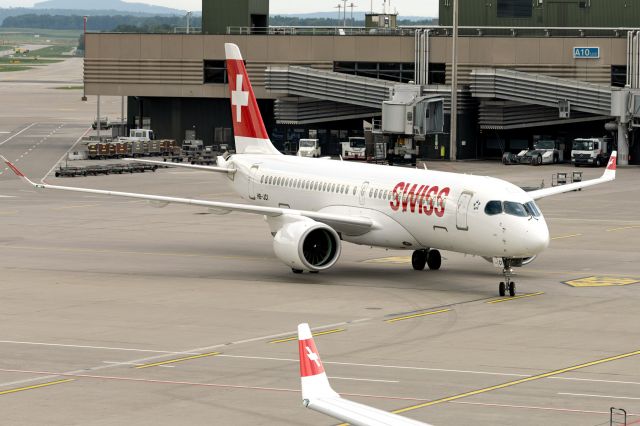 Airbus A220-300 (HB-JCI)