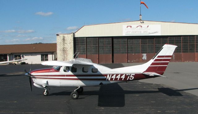 Cessna Centurion (N44475) - Taxiing in to park