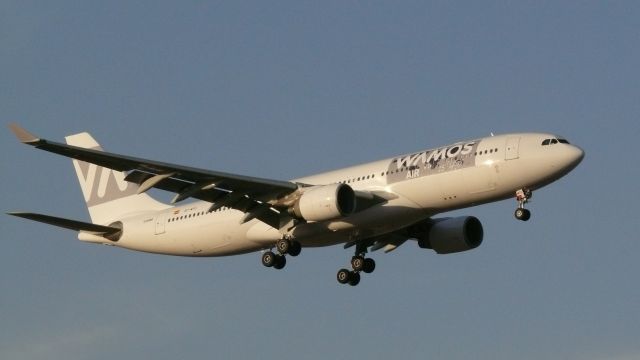 Airbus A330-300 (EC-MTU) - FOTO SPOTTER JULIO VILLARROEL, AEROPUERTO ARTURO MERINO BENITEZ, SANTIAGO DE CHILE 