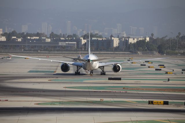 Boeing 787-8 (JA824J)