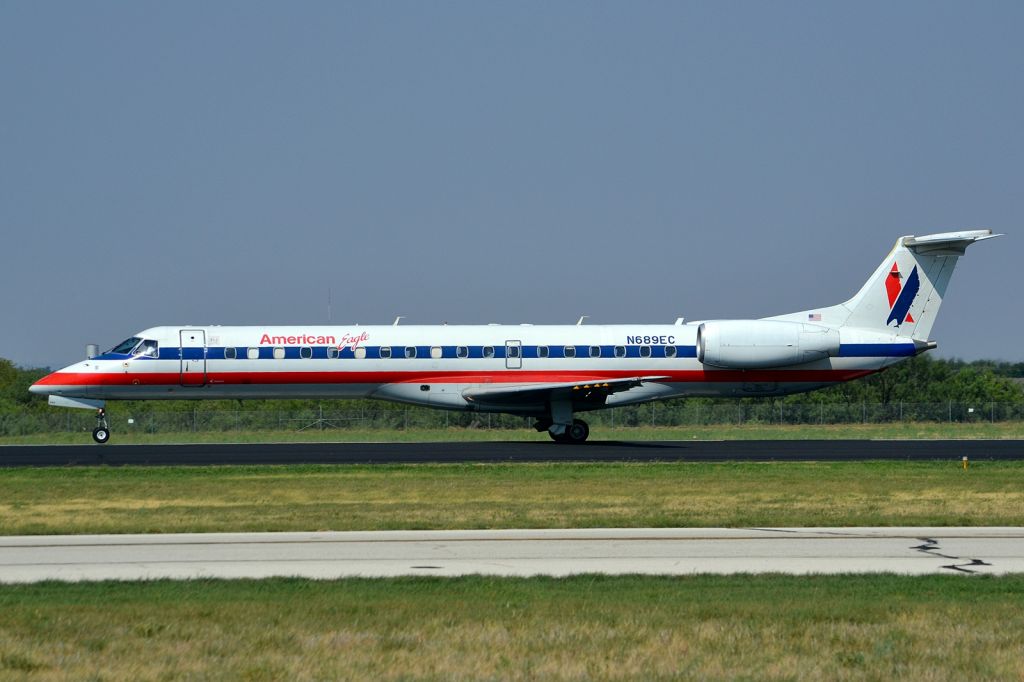 Embraer ERJ-145 (N689EC)