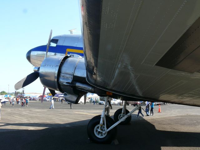 Douglas DC-3 (HR-ALU)