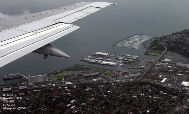 BOEING 737-400 (N792AS) - Arriving SFO-SEA 11-20-2009- view is looking west- down at the Alaska fishing fleet moorage near Magnolia Bluff in Seattle. Photo from seat 24F.