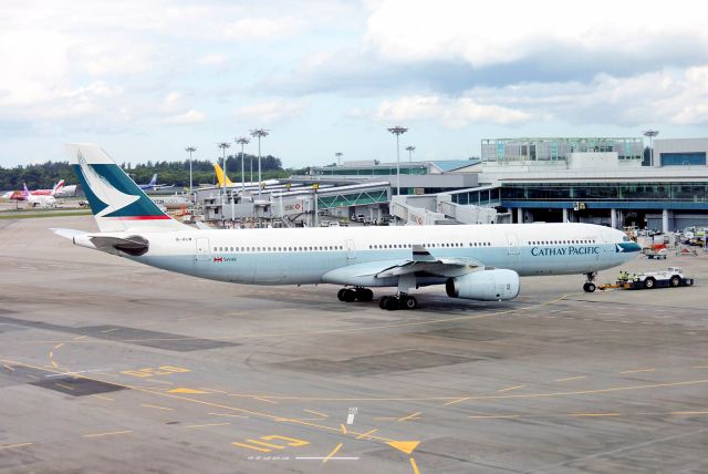 Airbus A330-300 (B-HLM)