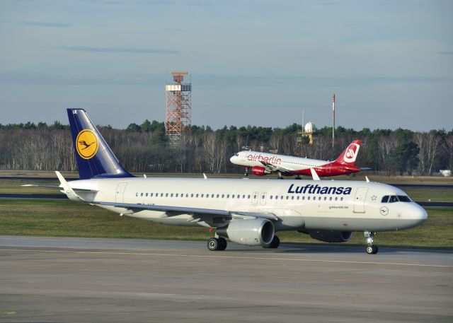 Airbus A320 (D-AIUK) - Lufthansa Airbus A320-214(WL) D-AIUK in Berlin Tegel 