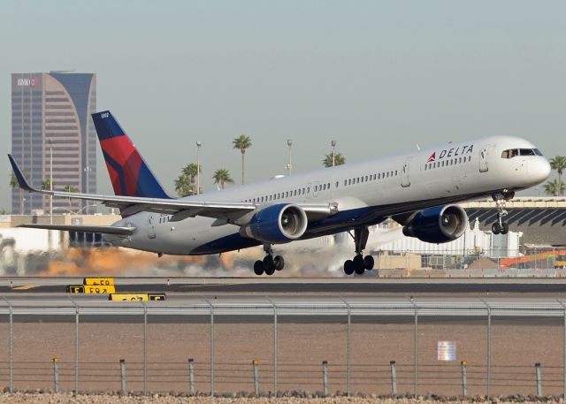 BOEING 757-300 (N582NW)