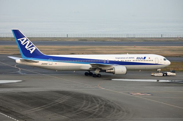 BOEING 767-300 (JA8342)