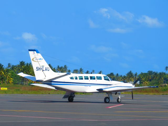 Cessna 404 Titan (5H-LAU)