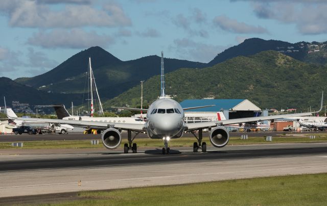 Airbus A319 (N9002U)