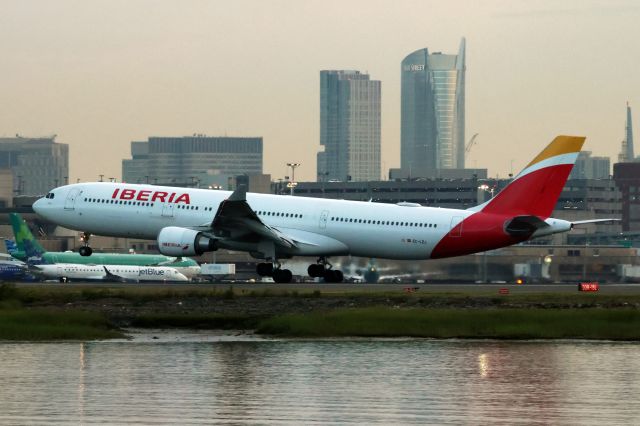 Airbus A330-300 (EC-LZJ) - IAD weather diversion