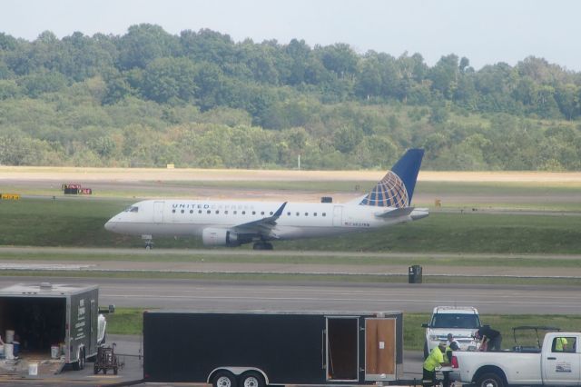 Embraer 170/175 (N637RW)