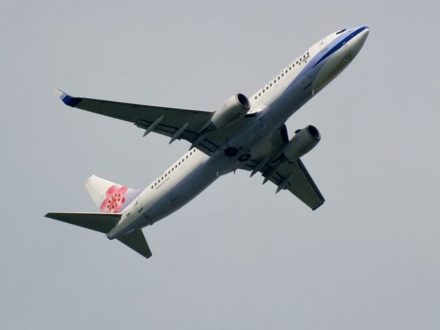 Boeing 737-800 (B-18608)