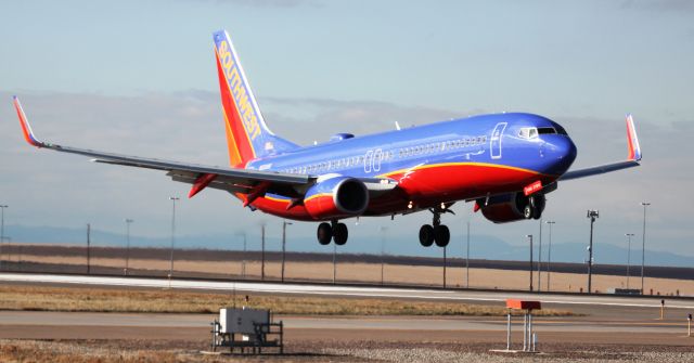Boeing 737-800 (N8308K) - Landing on 35L.