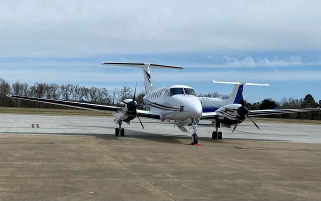 Beechcraft Super King Air 200 (N121DK) - 5 blade props looking mean.