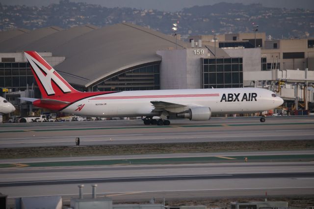 BOEING 767-300 (N317CM)