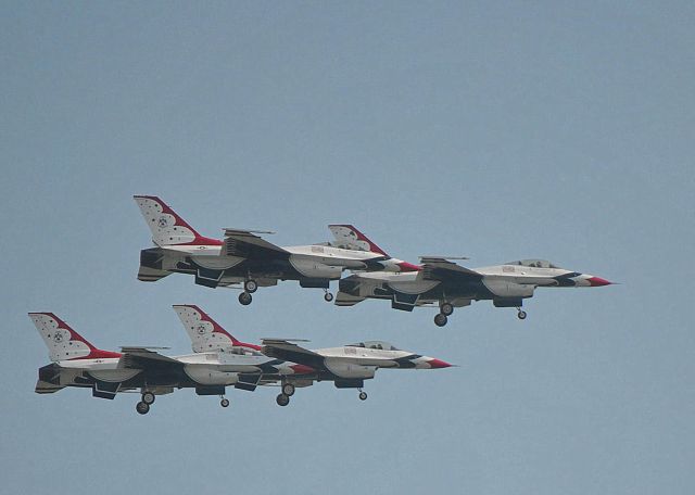 Lockheed F-16 Fighting Falcon — - Thunderbirds at Sun N Fun 2015.