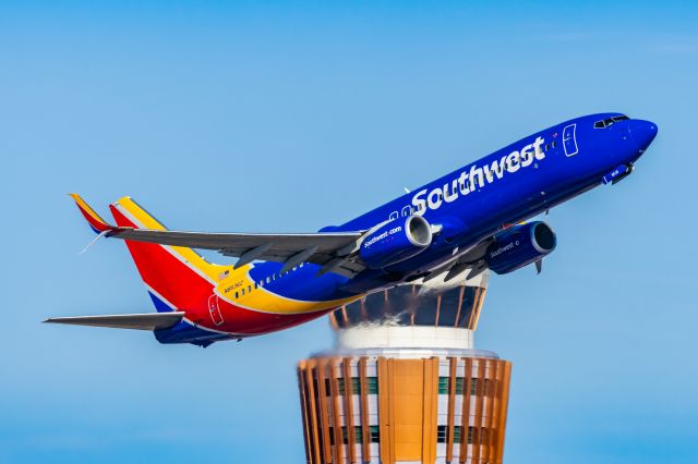 Boeing 737-800 (N8536Z) - A Southwest Airlines 737-800 taking off from PHX on 3/4/23. Taken with a Canon R7 and Canon EF 100-400 L II lens.