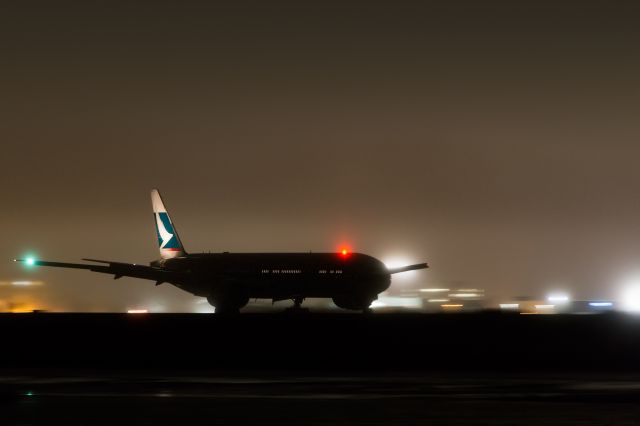 BOEING 777-300 (B-KQW) - Forgotten landing lights? It was turned on when vacating the runway.