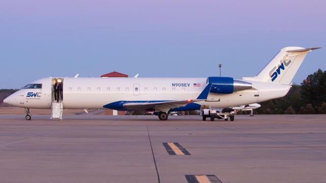 Canadair Regional Jet CRJ-200 (N908EV) - SkyWest charter