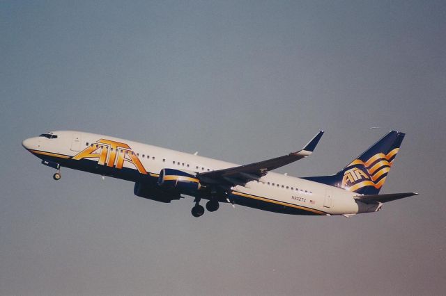 Boeing 737-800 (N302TZ)