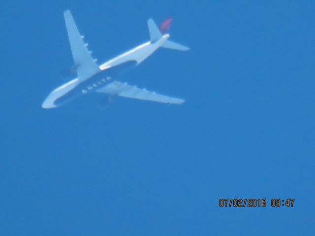 Airbus A330-200 (N856RW)