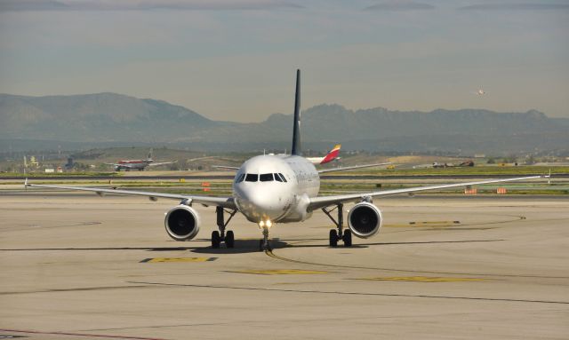 Airbus A319 (OO-SSC) - Brussels Airlines Airbus A319-112 OO-SSC in Madrid 