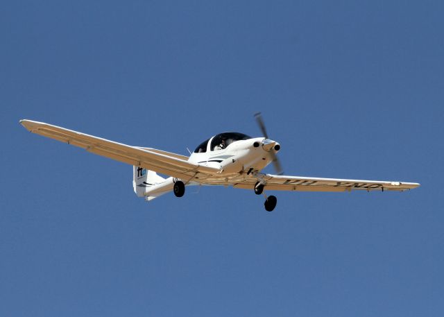 Diamond Star (VH-YNQ) - FLIGHT TRAINING ADELAIDE - DIAMOND DA-42 TWIN STAR - REG VH-YNQ (CN 40-1158) - PARAFIELD ADELAIDE SA. AUSTRALIA - YPPF (21/11/2014)