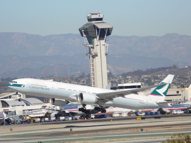 BOEING 777-300ER (B-KPZ) - Cathay Pacific taking off at LAX on runway 25R