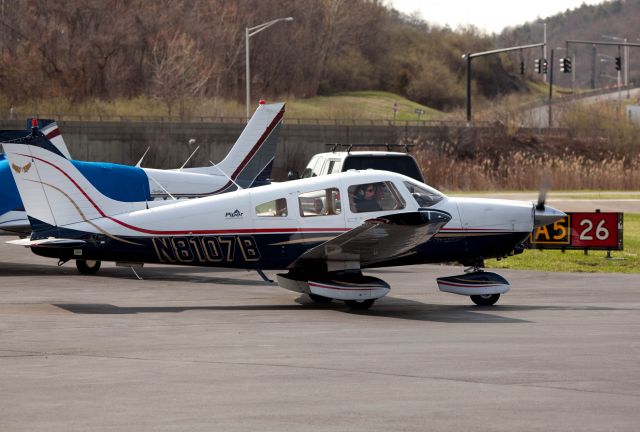 Piper Cherokee (N8107B) - Find great aircraft at:   www.flying20club.org     Based at RELIANT AIR, where you find the lowest fuel price on the Danbury (KDXR) airport.