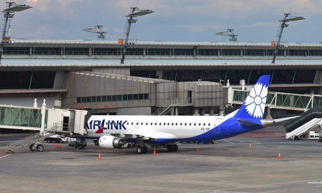 Embraer ERJ-190 (ZS-YDC) - Airlink Embraer ERJ-195LR ZS-YDC in Johannesburg