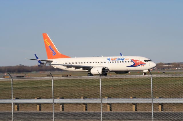 Boeing 737-700 (C-GTVF) - Leaving Montreal for warmer climes