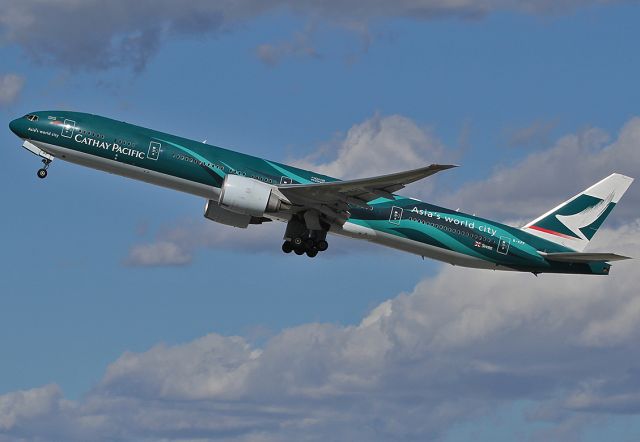 BOEING 777-300ER (B-KPF) - Taking off from the LAX.