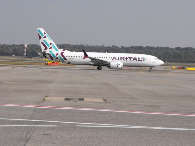 Boeing 737 MAX 8 (EI-GGK)