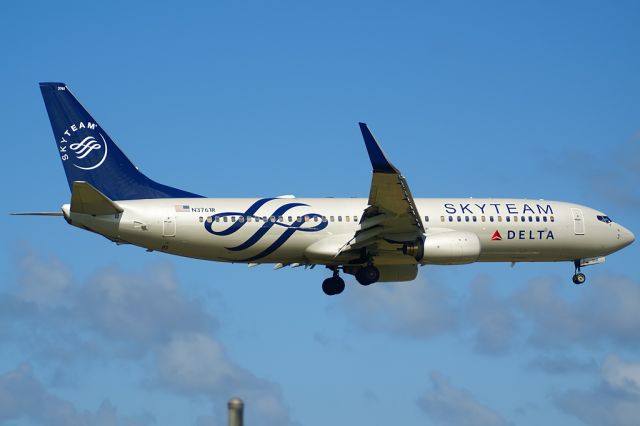 Boeing 737-700 (N3761R)