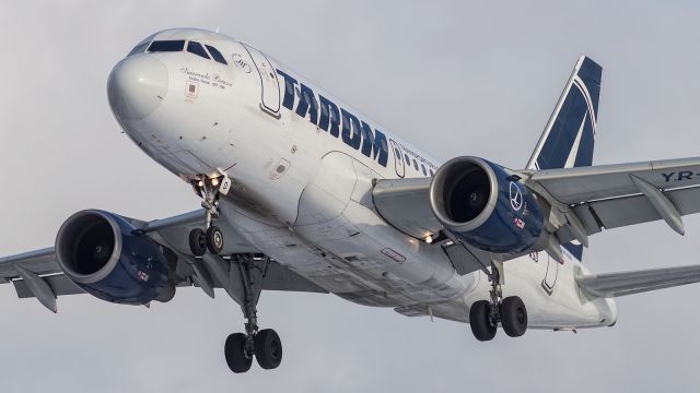 — — - TAROM, A318, on short finals to 27R at LHR.