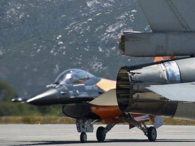 Lockheed F-16 Fighting Falcon (J015)