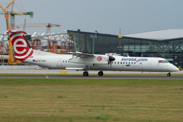 de Havilland Dash 8-400 (SP-EQD)