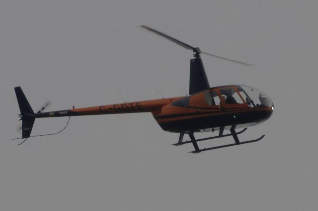 Robinson R-44 (C-GDTE) - C-GTDE Robinson R44 Raven I Survolant le fleuve St-Laurent QC. à Lavaltrie Le 24-11-2024 à 14:26.