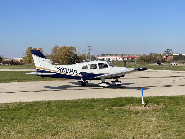 Piper Cherokee (N62IHS) - A Piper Cherokee taxiing at 3CK.