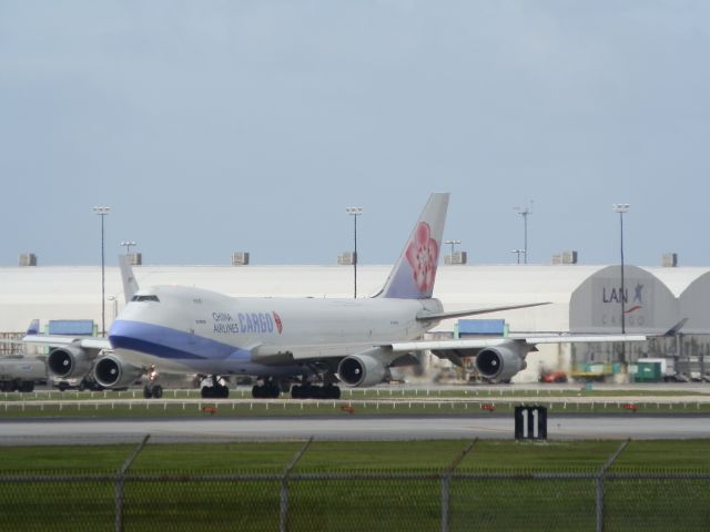 Boeing 747-400 (B-18718)